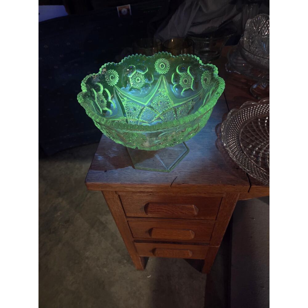 Antique McKee Sextec Pattern 11.5" Pedestal Centerpiece Bowl UV Manganese Glow